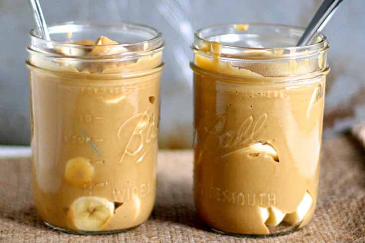 Two mason jars full of 15-Minute Homemade Banana Pudding.