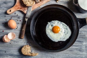 Cast Iron and Carbon Steel Skillets: Which Is Better for Your Home Kitchen?