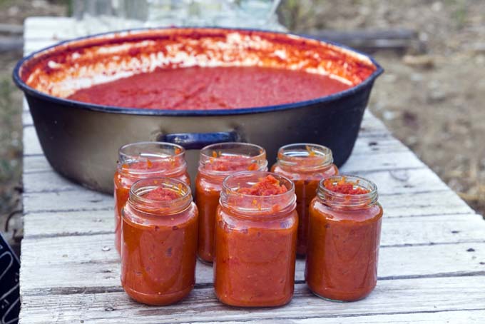 canning homemade spaghetti sauce | Foodal.com