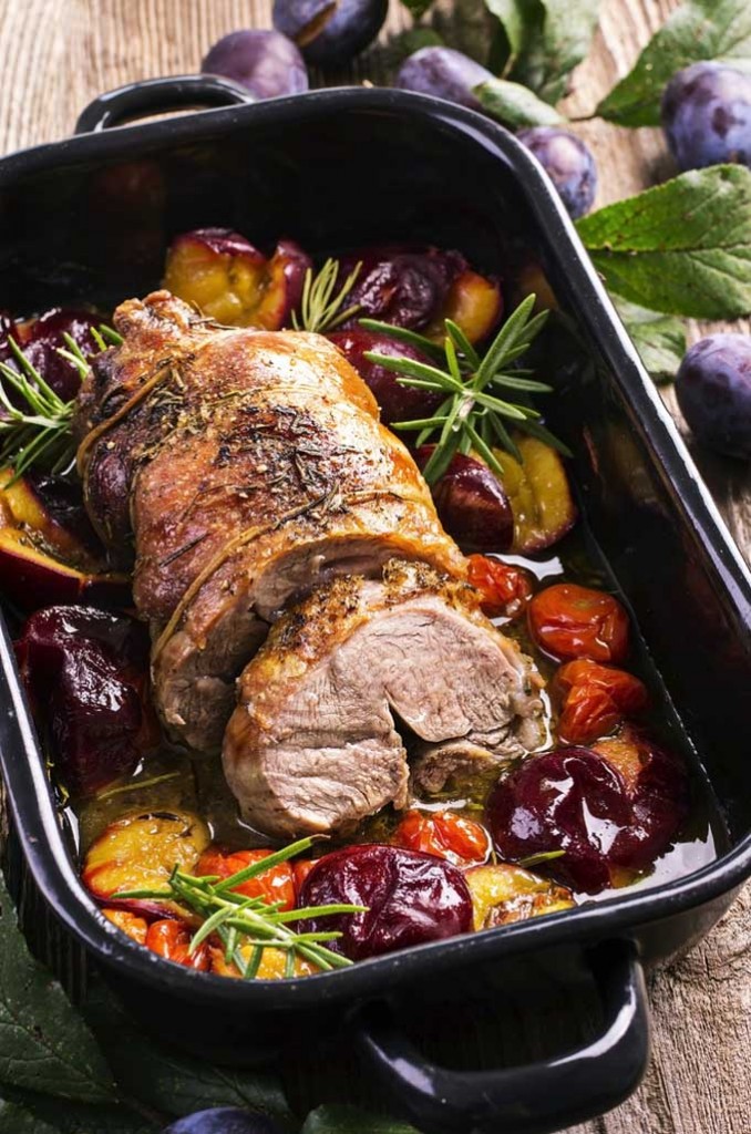lamb roast with plums | Foodal.com