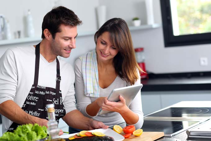 Cooking With Your Spouse | Foodal.com