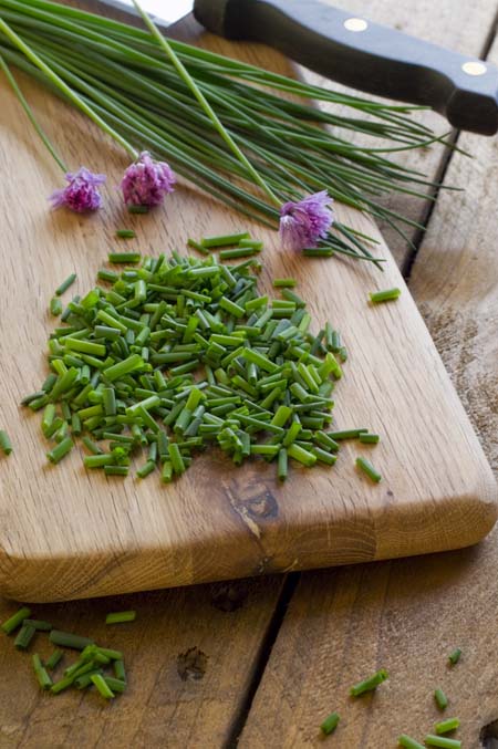 Chopped chives ready for your recipe | Foodal.com