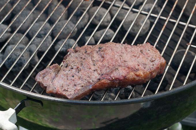 two-zone indirect heat BBQ grilling method | Foodal.com