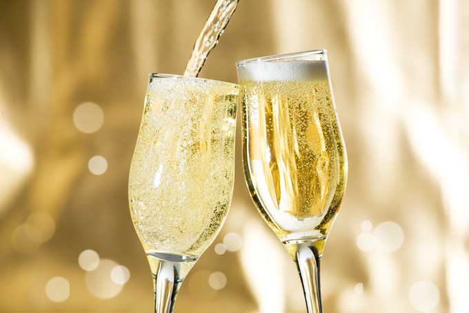 The bubbly nature of champagne | Foodal.com