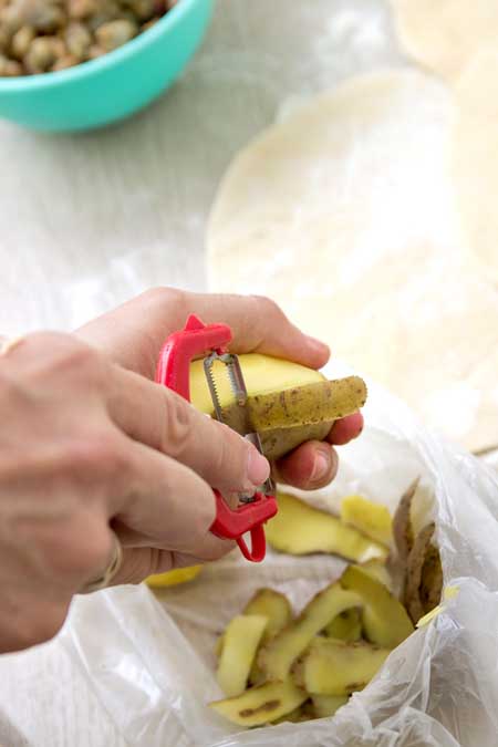 Traditional Lancashire Peeler Suitable for vegetables and Potato Peeler Assorted 