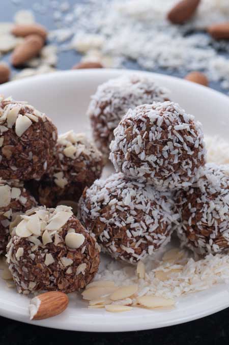 Cacao Bliss Balls - healthy and tasty | Foodal.com