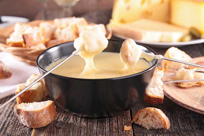 How to Make Cheese Fondue | Foodal.com