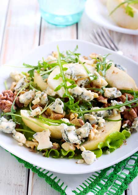 Baby Greens with Roquefort and Pear Recipe | Foodal.com