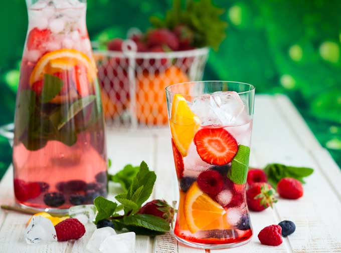 Berry Infused Water Recipe | Foodal.com