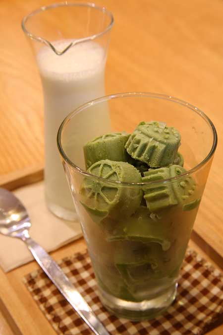 Green Tea Matcha Ice Cubes | Foodal.com