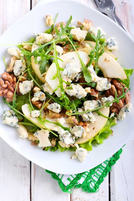 Recipe for Baby Greens with Roquefort and Pear | Foodal.com
