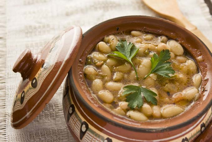 An earthenware bean pot | Foodal.com
