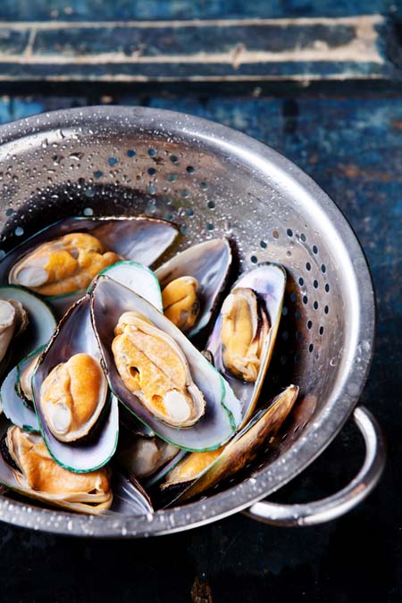 Preparing Shellfish - 5 Fantastic Ways to Cook Clams, Mussels and Oysters | Foodal.com