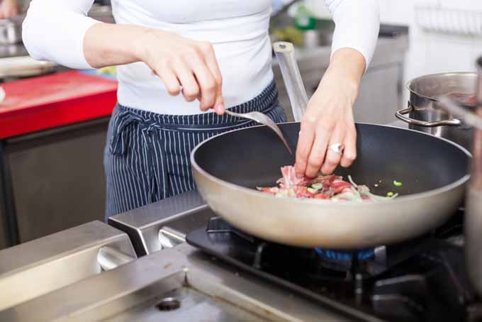 Are non-stick pans used by experienced chefs?