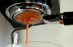 A bottomless portafilter dispenses espresso | Foodal.com