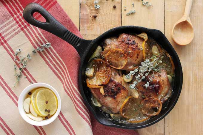 Chicken Thighs With Lemon Slices, Oregano, Garlic, and White Wine | Foodal.com