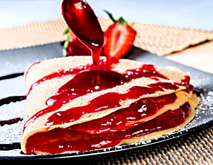 Crepes With Strawberry Sauce | Foodal.com