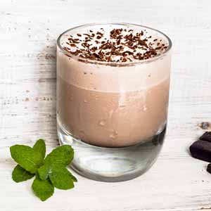 Frozen Peppermint Mocha Coffee Drink Recipe | Foodal.com