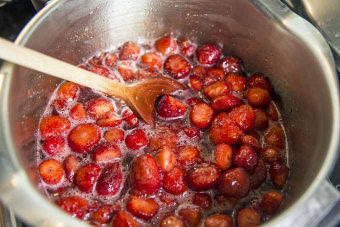 Preparing jam and jelly on the stovetop | Foodal.com