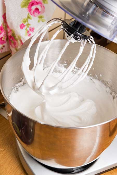Making meringue with a stand mixer | Foodal.com
