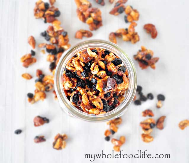 Blueberry Vanilla Cashew Trail Mix | Foodal.com