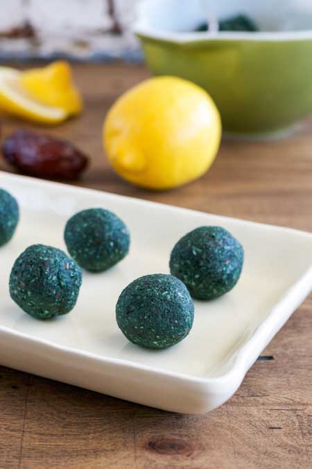 Raw Lemon-Coconut Spirulina Balls | Foodal.com