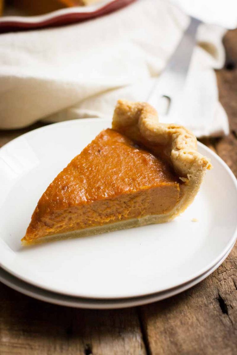 The Perfect Vegan Pumpkin Pie Recipe for Your Holiday Table | Foodal