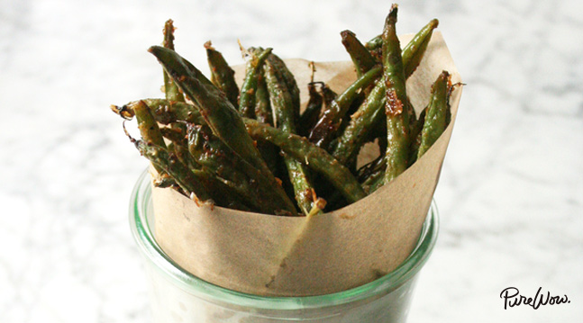 Cheesy Oven-Baked Green Bean "Fries"
