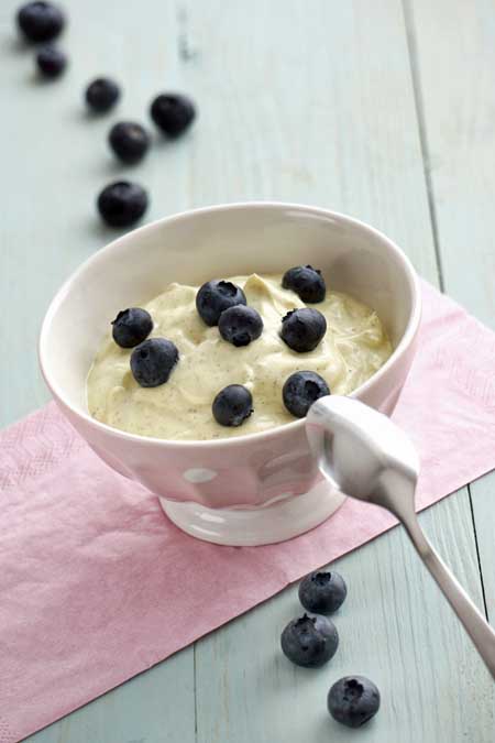 Quark curd cheese with blueberries | Foodal.com