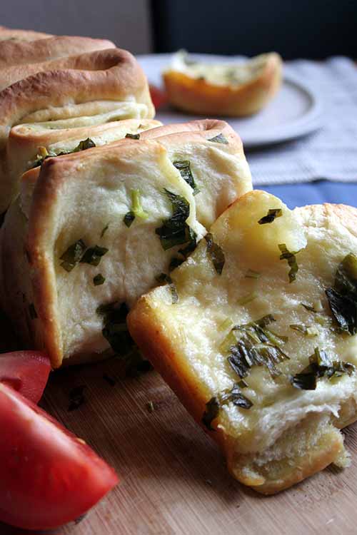 Have you heard of ramson? It's a wild herb native to Europe that appears in the spring, and that tastes just like garlic. Learn more about it on Foodal: https://foodal.com/recipes/breads/ramson-pull-apart-bread/
