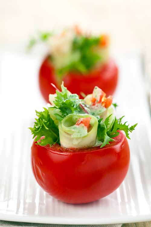 Love being creative in the kitchen? Are you also sick of doing dishes while your guests enjoy the party? Keep it simple, and use fruits, veggies, and more as edible bowls to serve salad, soups, and desserts. Follow the link for our favorite sweet and savory suggestions. https://foodal.com/knowledge/paleo/natural-edible-bowls/