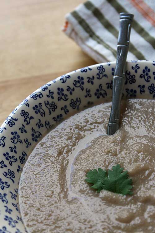 A superb vegan friendly soup flavored with sweet caramelized onions and garlic. Coconut cream is used to give it the tastiest texture that even dairy can't match. Find it on Foodal today! https://foodal.com/recipes/soups/vegan-kohlrabi-soup/