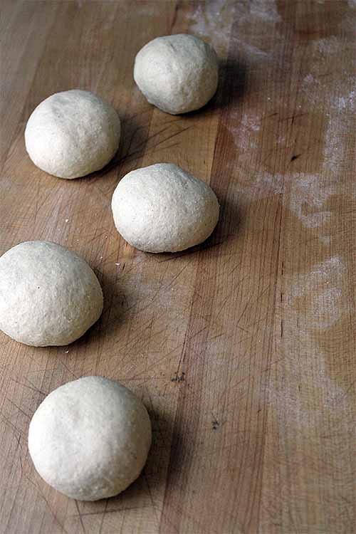 Make your own homemade rolls and loaves in a variety of shapes and styles with our guide to shaping bread: https://foodal.com/knowledge/baking/shaping-bread/