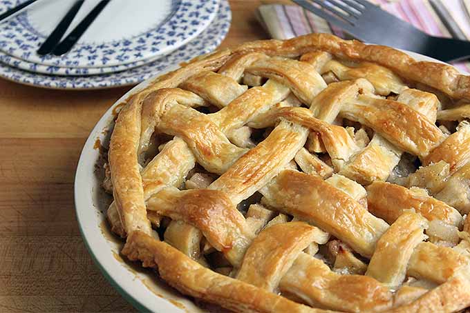Pear and Apple Pie | Foodal.com