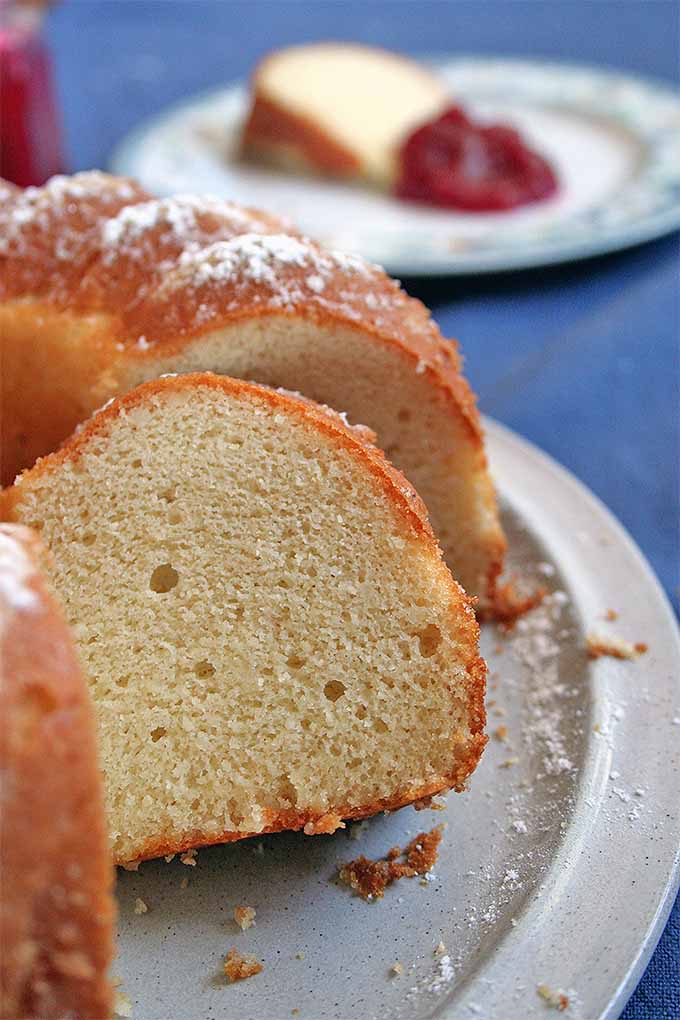 How do you bake an easy, last minute cake that still manages to be irresistible? Find out by following this recipe - and you only need two ingredients!: https://foodal.com/recipes/desserts/worlds-easiest-cake/