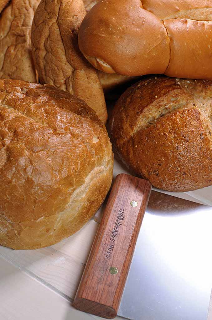 Who doesn't love the smell of fresh baked bread? You can have that in your own home but you may want a few specific tools to help you out. Read our guide now: https://foodal.com/kitchen/general-kitchenware/things-that-bake/top-tools-for-baking-bread/ ‎