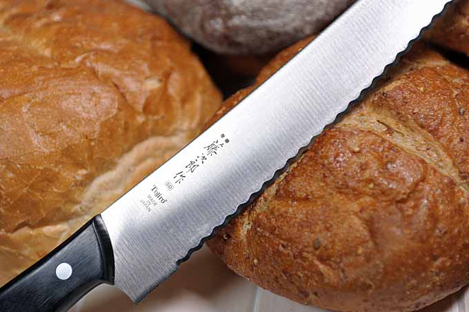 Torijo Bread Knife Review | Foodal.com