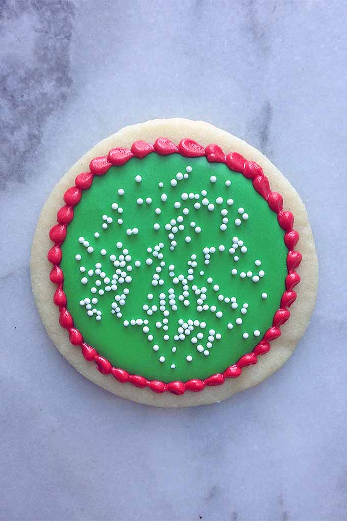Have you heard of royal icing? It's the key to decorating holiday sugar cookies like a pro! Learn how: https://foodal.com/recipes/desserts/decorate-holiday-cookies-royal-icing/