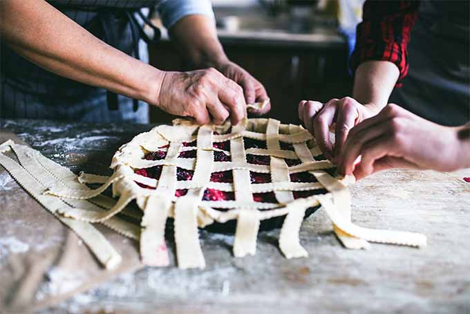 Making Holiday Pie | Foodal.com
