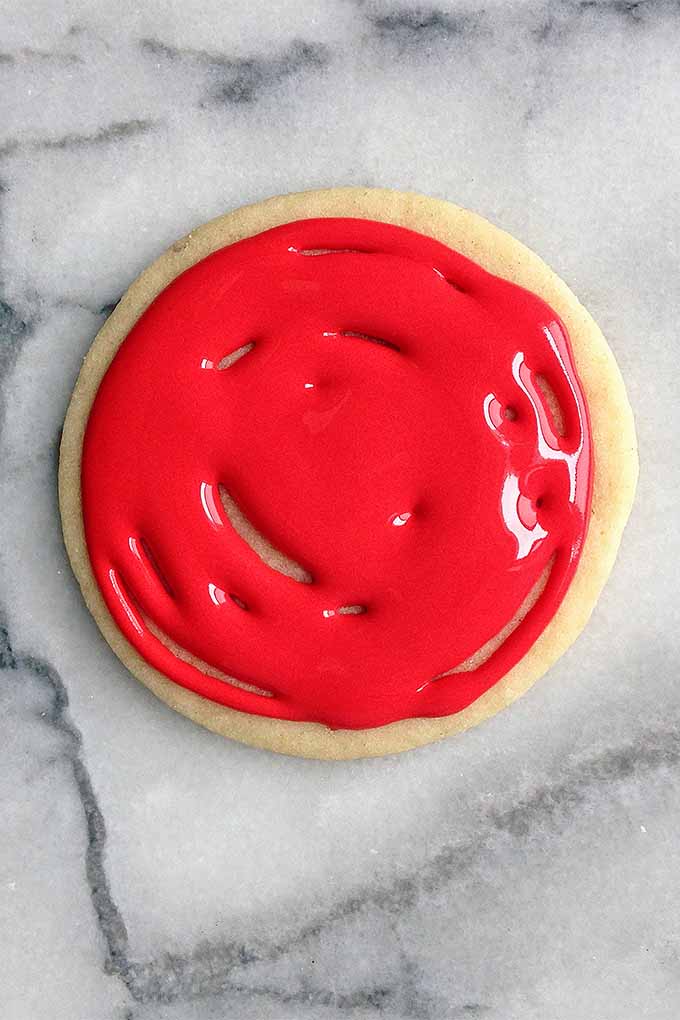 Learn how to decorate holiday cookies like a pro, with our simple techniques and recipe for royal icing: https://foodal.com/recipes/desserts/decorate-holiday-cookies-royal-icing/