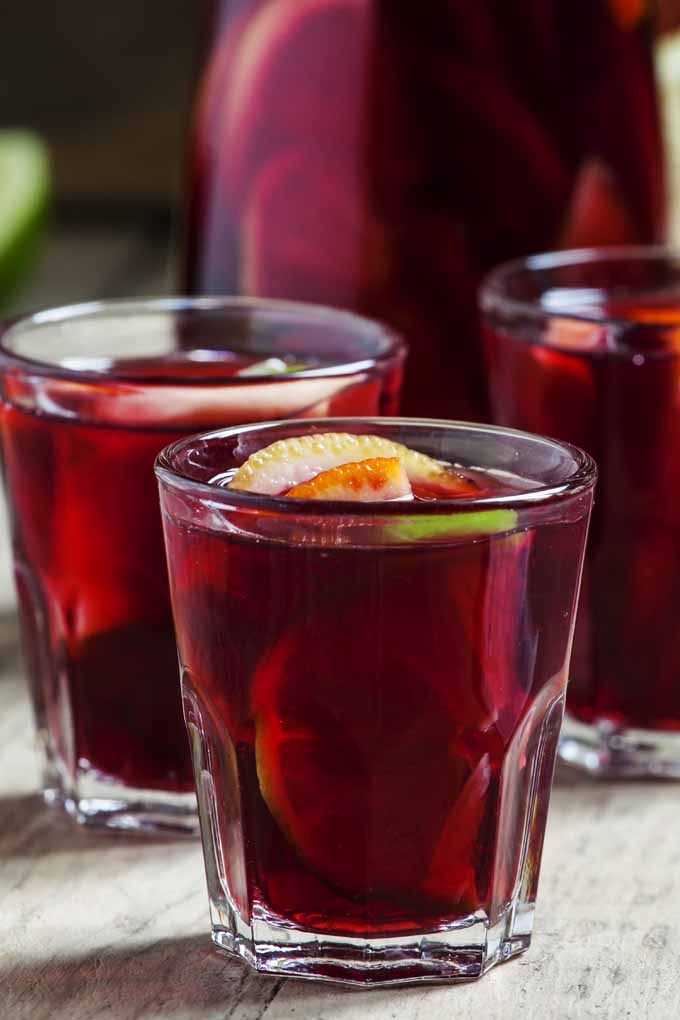 Short on wine for the Thanksgiving meal? Satisfy unexpected guests with sangria and spritzers. Read more: https://foodal.com/holidays/thanksgiving/quick-tips-to-stretch-dinner/