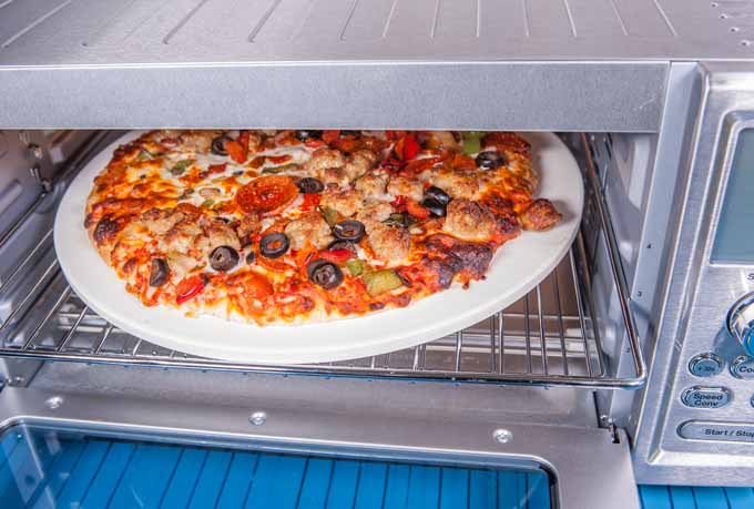 Cuisinart Chef’s Convection Toaster Oven TOB-260N1 baking pizza | Foodal.com