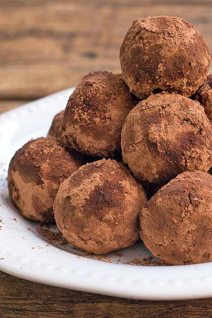 If you're a fan of booze in your chocolate, you're going to love these truffles. They're perfect for the holidays! Get the recipe: https://foodal.com/holidays/christmas/holiday-whiskey-truffles/