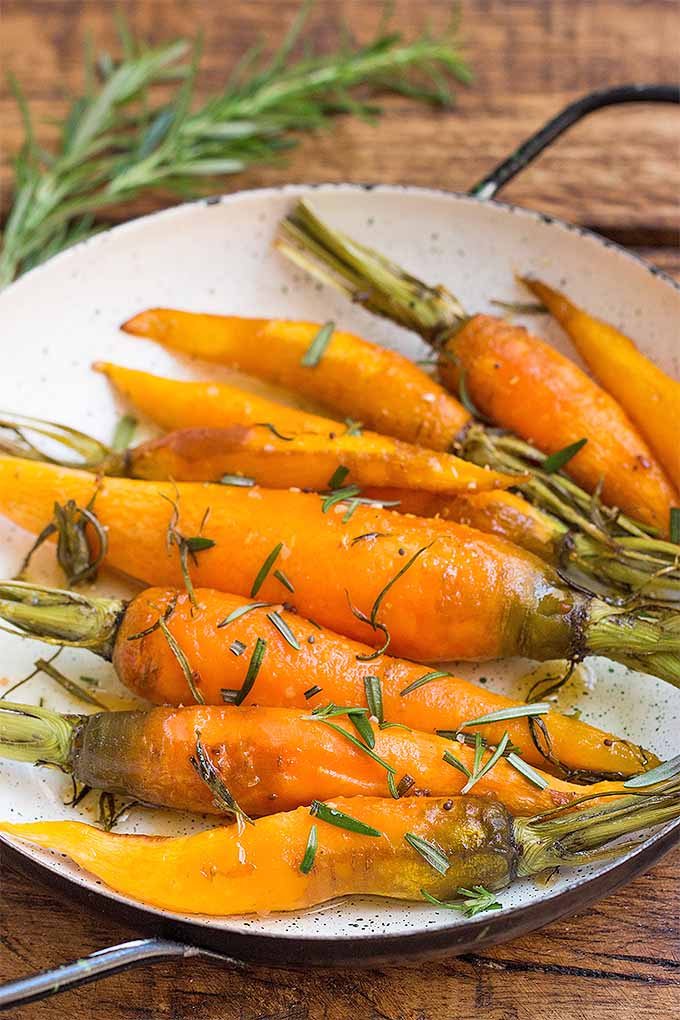 Fancy up those carrots with this roasted carrot recipe. Seasonings of rosemary and a drizzling of honey make this a sweet but herbal, healthy treat that you're guaranteed to enjoy as a side dish to any meal! Get the recipe here: https://foodal.com/recipes/veggies/roasted-rosemary-carrots/