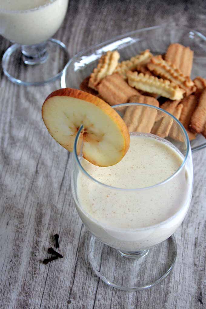 Baked Apple Smoothie with yogurt and warm winter spices? Yes, please! Get the recipe: https://foodal.com/drinks-2/smoothies/baked-apple-smoothie/