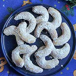 Make Vanilla Crescent Cookies | Foodal.com