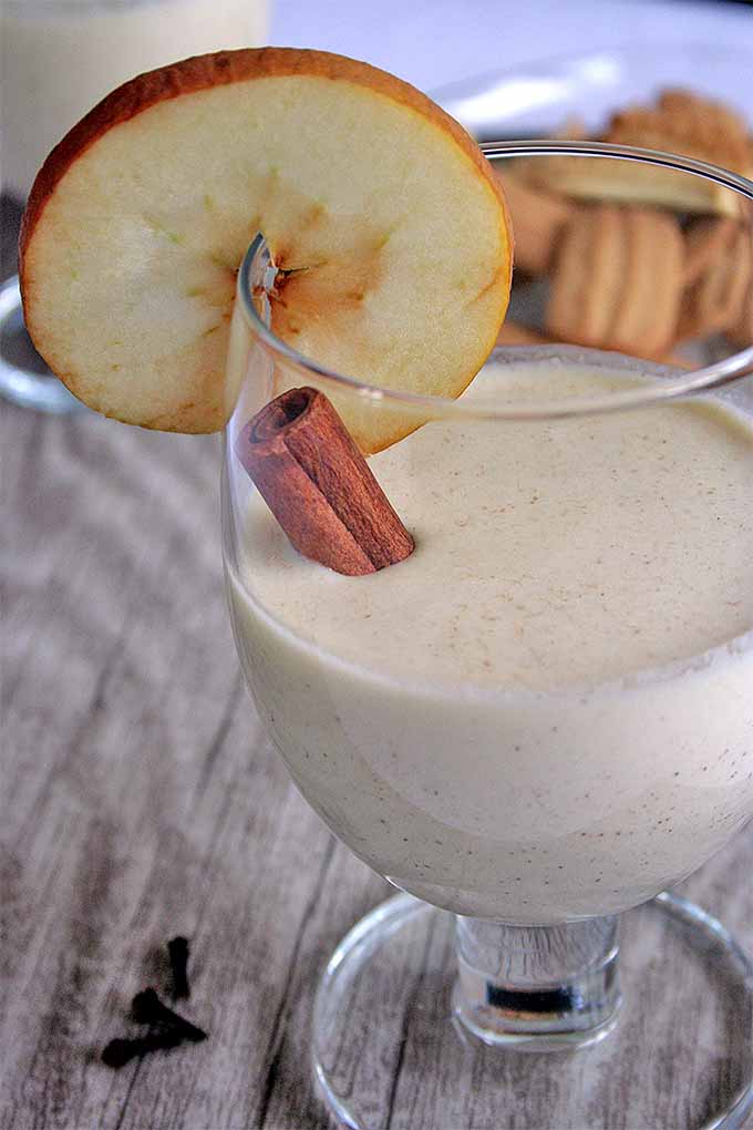 Learn how to make your own wintry spice baked apple smoothies- Christmas in a glass: https://foodal.com/drinks-2/smoothies/baked-apple-smoothie/