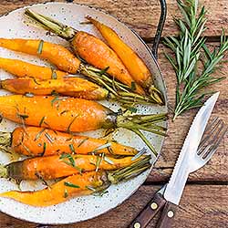 Roasted Carrots with Rosemary and Honey Glaze | Foodal.com