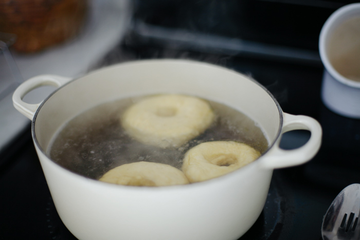 a boiling pot of einkorn bagels