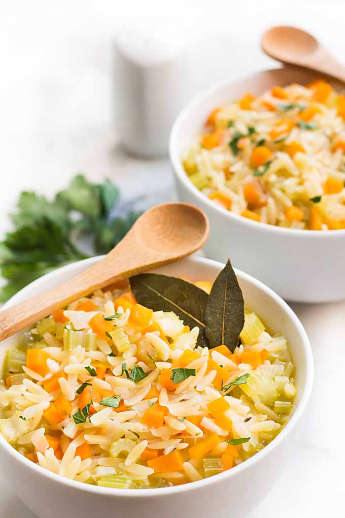 Wow! This Lemon Orzo Soup is a tangy pasta dish that's guaranteed to fill you up and keep you warm on chilly days. Get the recipe here: https://foodal.com/recipes/soups/lemon-orzo-soup